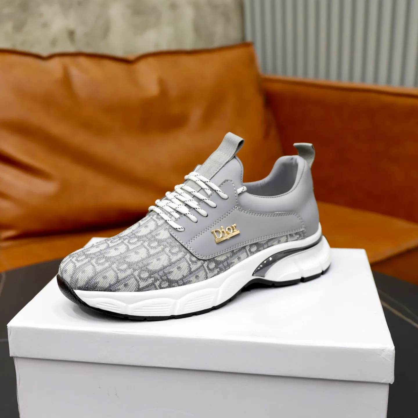 Ex-factory price: 420💰🙅‍♂️🙅‍♂️🙅‍♂️ Brand: Dior Standard code: 38-44 (45 customized) Grade: Same as the official website Material: Original cowhide stitching surface Comfortable and breathable lining Lightweight wear-resistant outsole Style category: Men's fashionable casual shoes Running sneakers Distinguished luxury brand elements Top luxury Color: Actual picture color